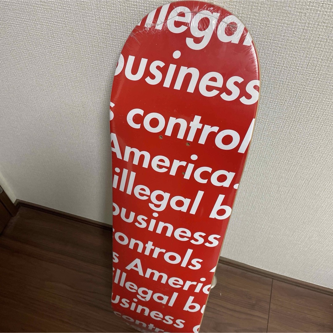 Supreme(シュプリーム)のSupreme Illegal Business Skateboard 赤 スポーツ/アウトドアのスポーツ/アウトドア その他(スケートボード)の商品写真