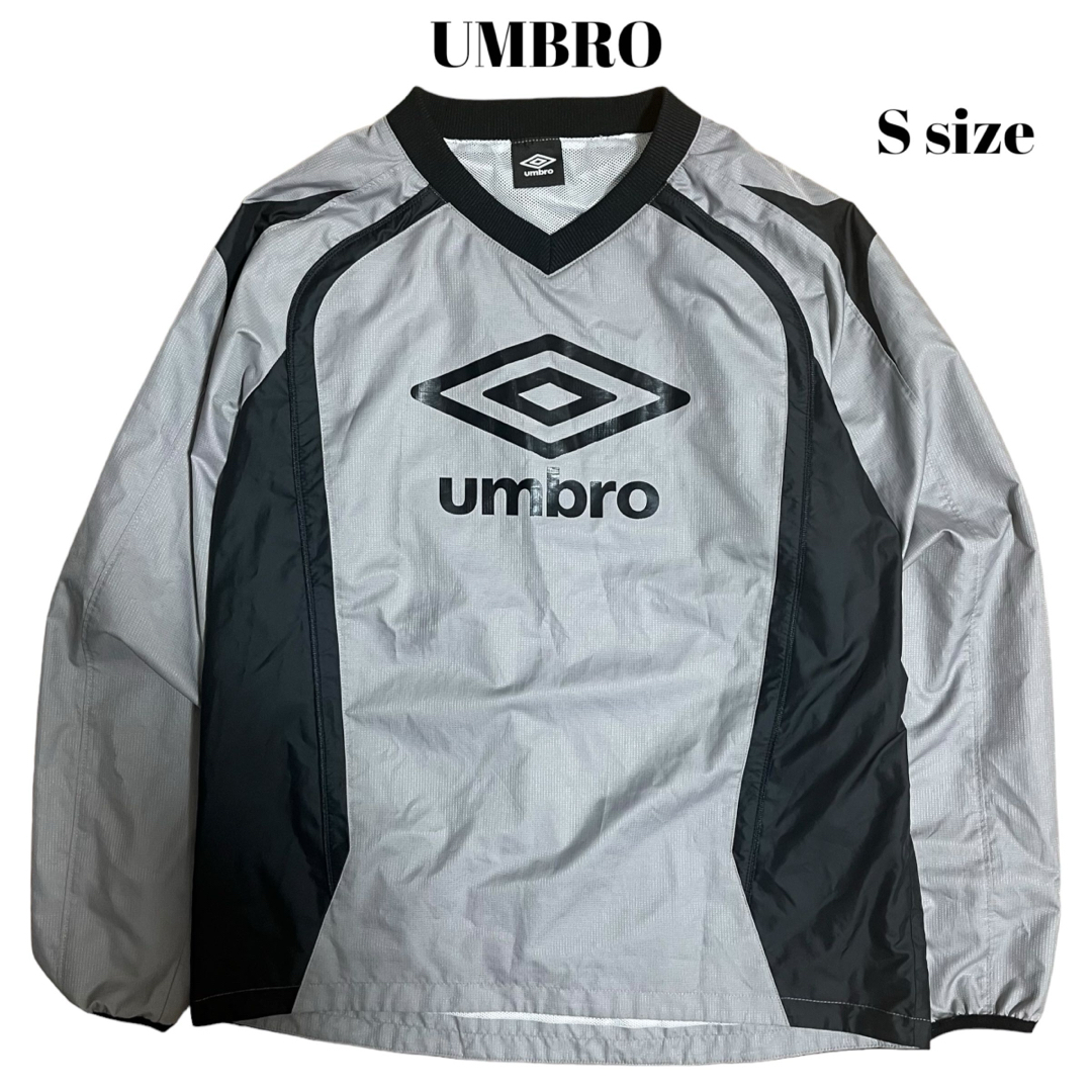 UMBRO(アンブロ)の00’s UMBRO プルオーバージャケット ピステ テック パンク Y2K メンズのジャケット/アウター(ナイロンジャケット)の商品写真