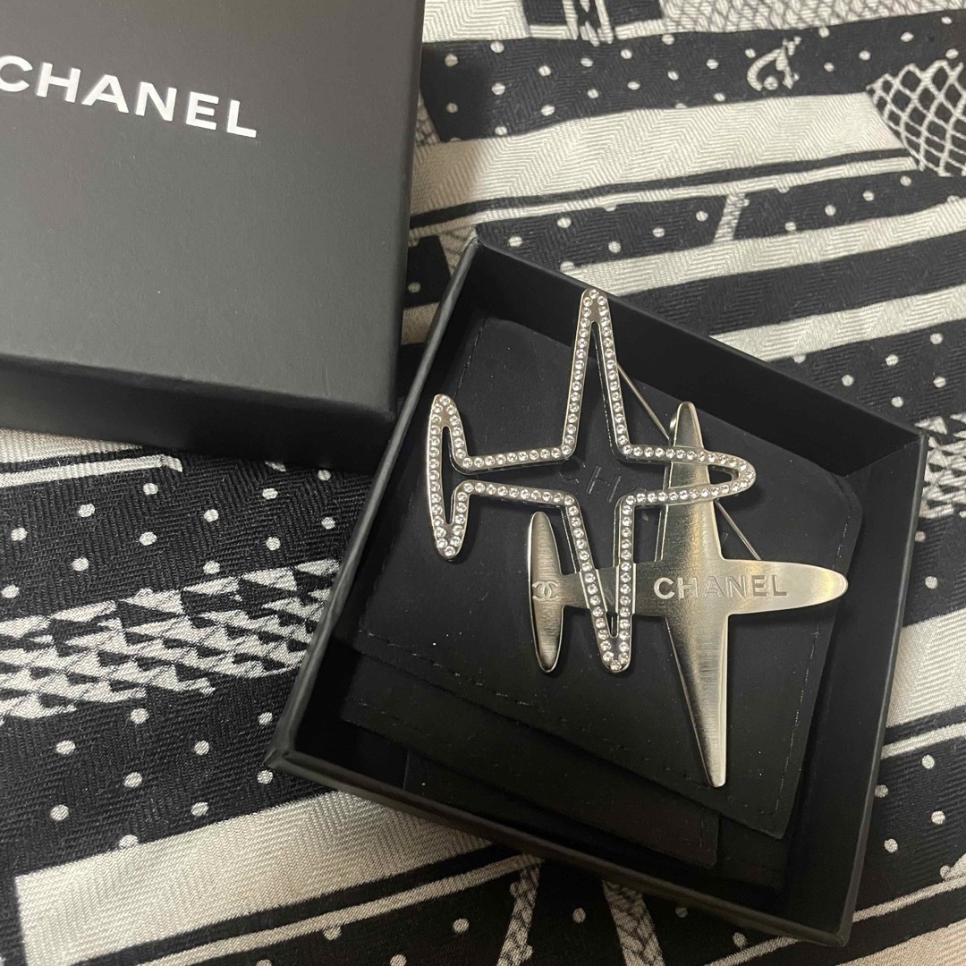 CHANEL - シャネル エアライン 飛行機ブローチ 貴重☆美品の通販 CHANEL - シャネル エアライン 飛行機ブローチ 貴重☆美品の通販