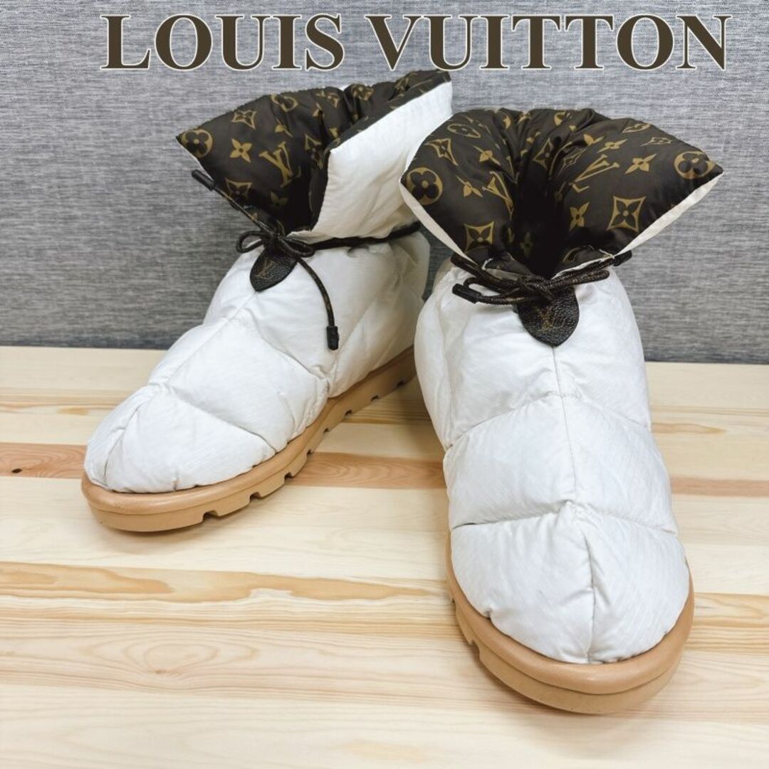 LOUIS VUITTON(ルイヴィトン)のルイヴィトン アンクルブーツ ピローライン モノグラム ナイロン ホワイト レディースの靴/シューズ(ブーツ)の商品写真