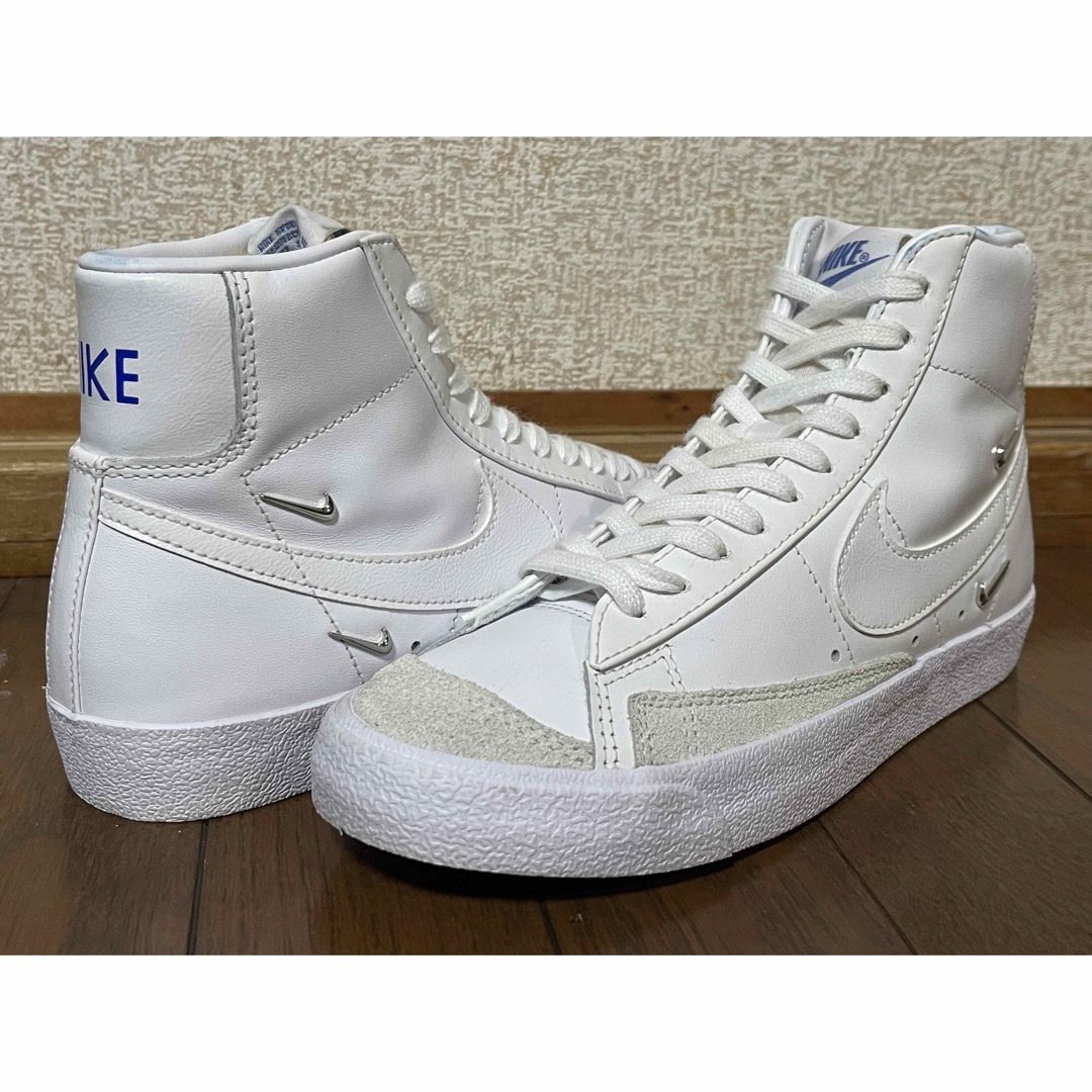 NIKE(ナイキ)のNIKE WMNS BLAZER MID 77 SE 25.0cm レディースの靴/シューズ(スニーカー)の商品写真