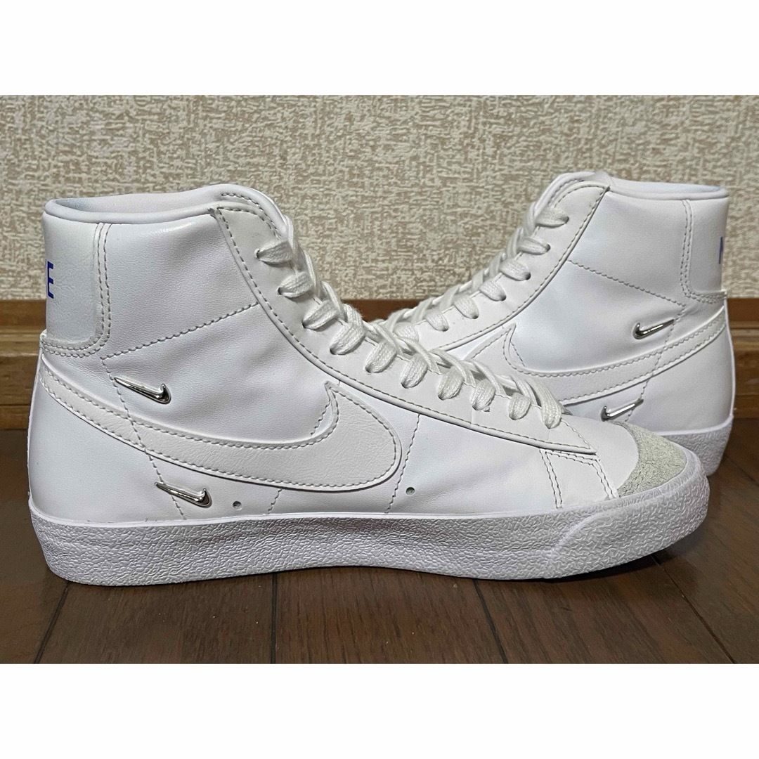 NIKE(ナイキ)のNIKE WMNS BLAZER MID 77 SE 25.0cm レディースの靴/シューズ(スニーカー)の商品写真