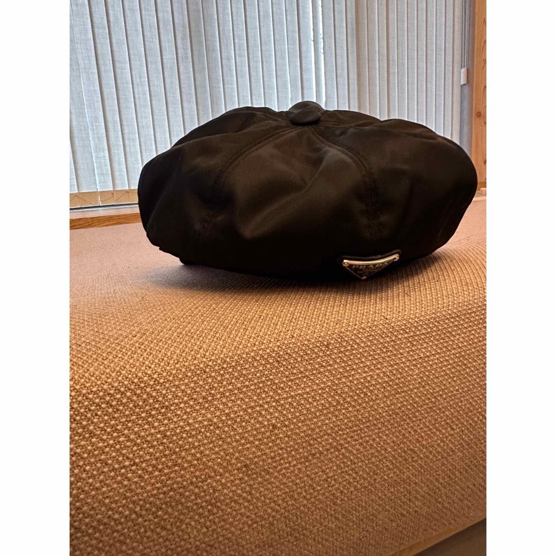 PRADA(プラダ)の試着のみ美品　M Prada Re-Nylon hat プラダ キャスケット レディースの帽子(キャスケット)の商品写真