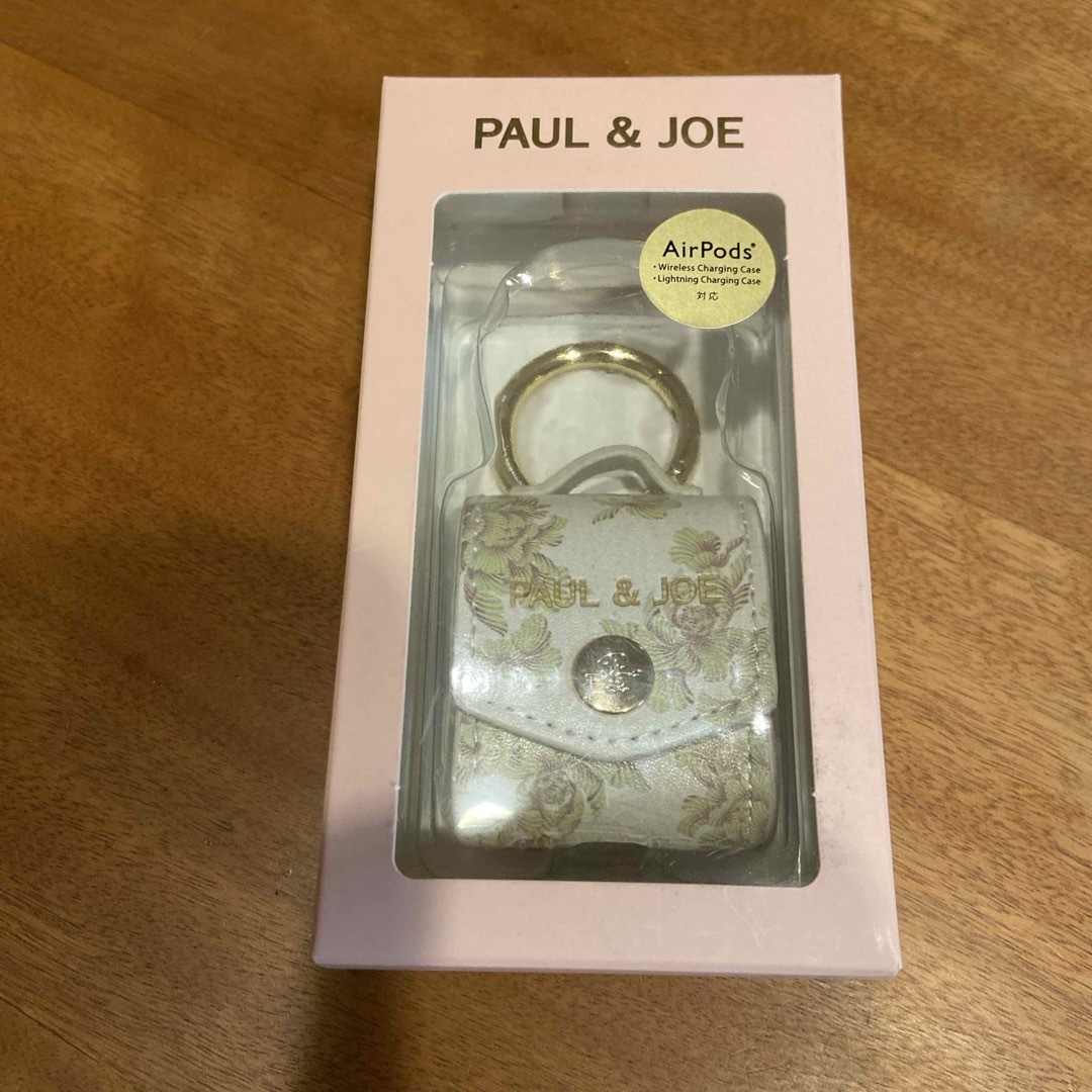 PAUL & JOE(ポールアンドジョー)の【PAUL&JOE】新品未使用❗️Air Pods case スマホ/家電/カメラのスマホアクセサリー(その他)の商品写真