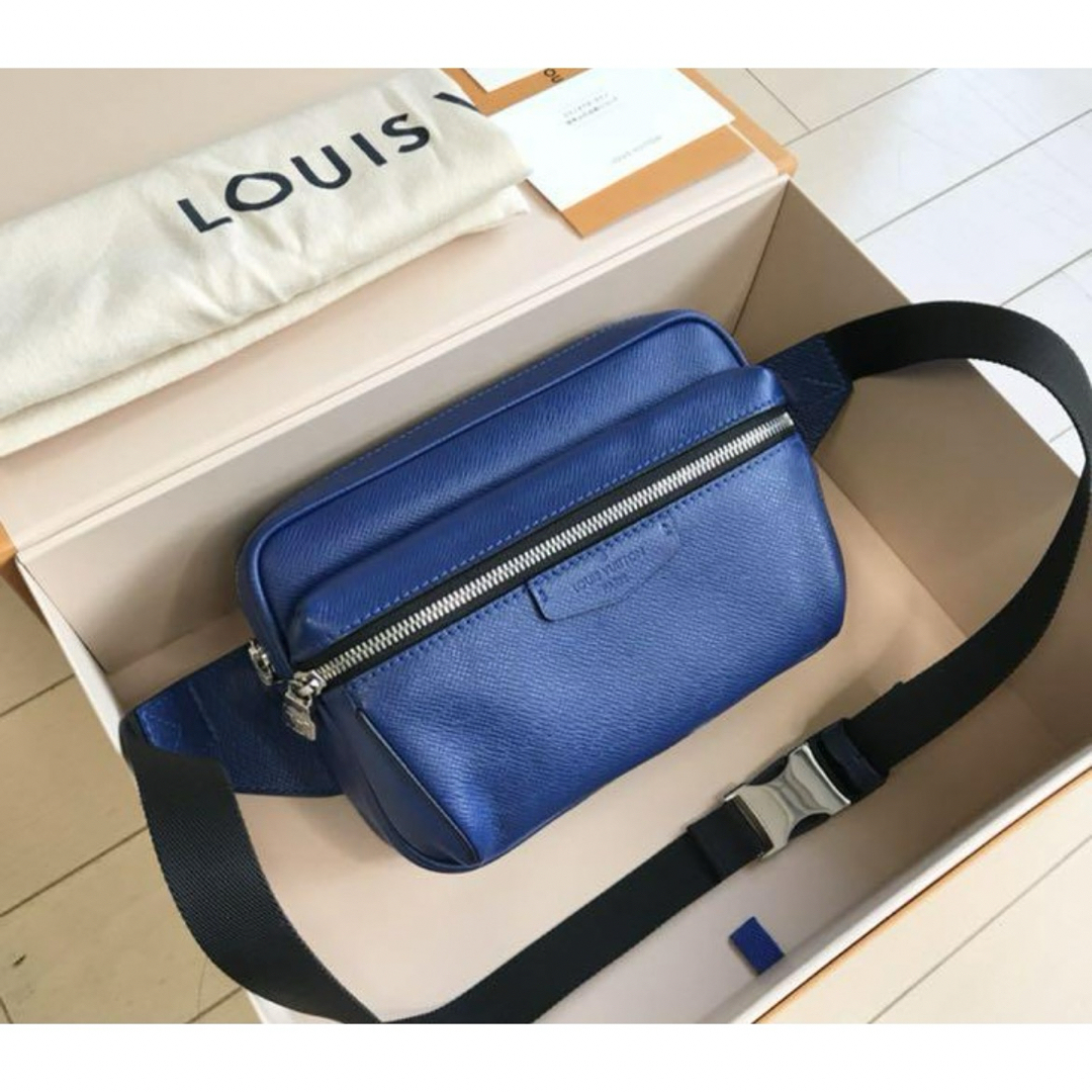 LOUIS VUITTON(ルイヴィトン)のLouis Vuitton Outdoor Taiga バムバッグ ブルー メンズのバッグ(ボディーバッグ)の商品写真