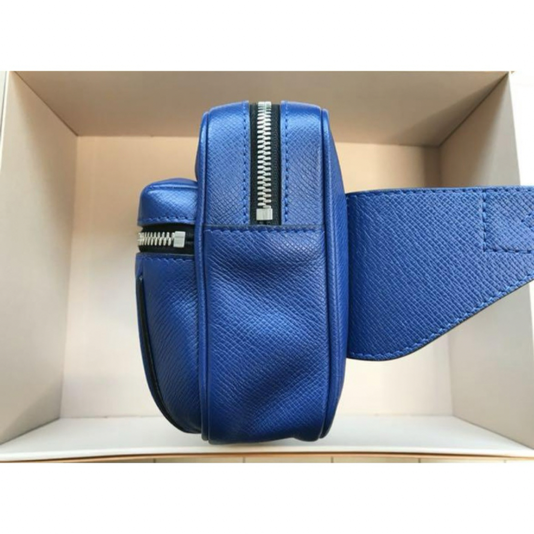 LOUIS VUITTON(ルイヴィトン)のLouis Vuitton Outdoor Taiga バムバッグ ブルー メンズのバッグ(ボディーバッグ)の商品写真