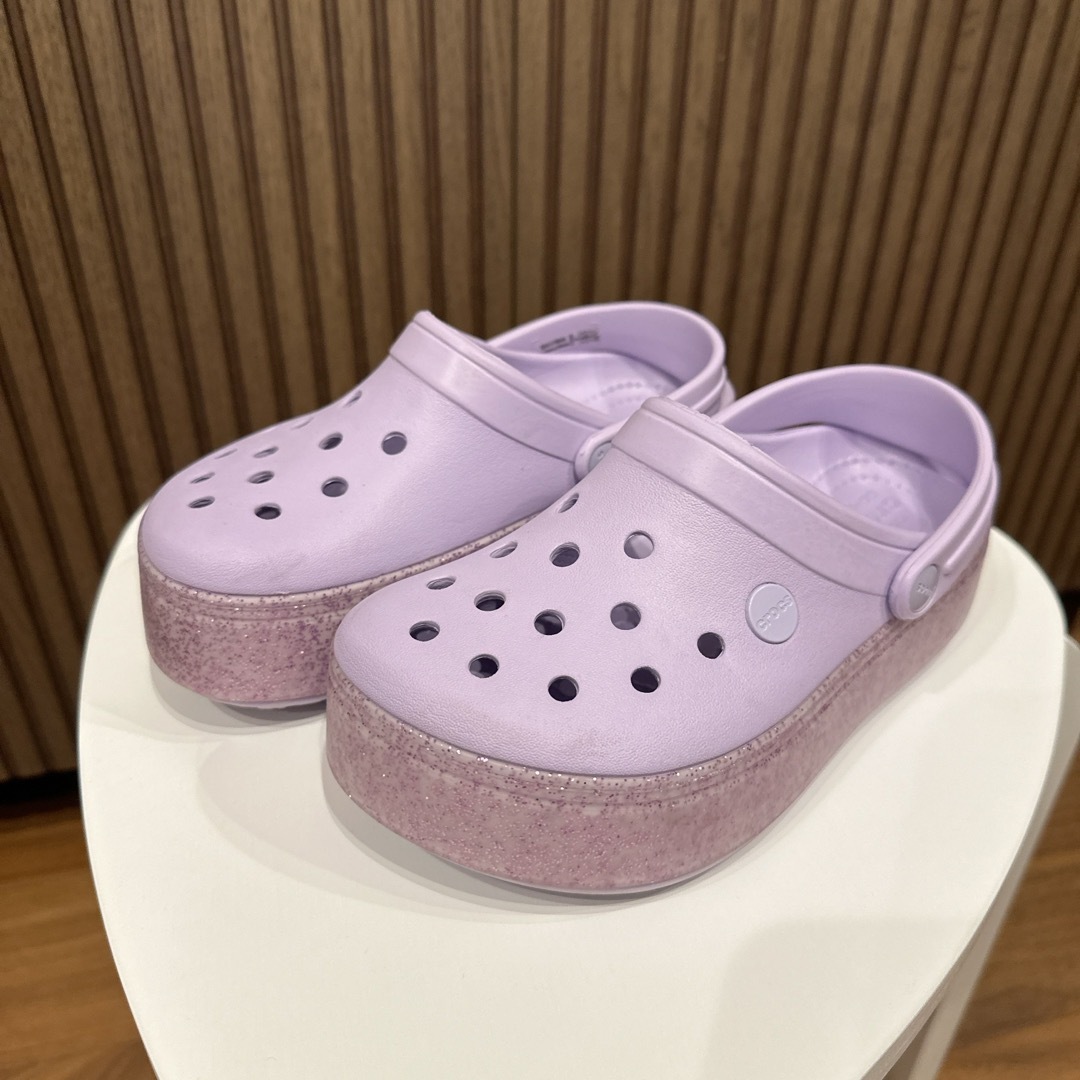 crocs(クロックス)の【美品】キッズ crocs 厚底   20cm キッズ/ベビー/マタニティのキッズ靴/シューズ(15cm~)(サンダル)の商品写真