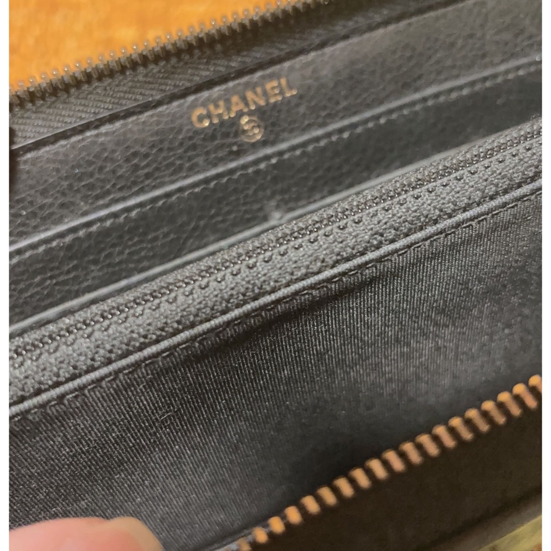 CHANEL(シャネル)の美品　CHANEL ラインストーン　スタッズ　ウォレット レディースのファッション小物(財布)の商品写真