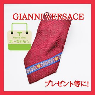 ジャンニヴェルサーチ(Gianni Versace)の【訳あり】ジャンニヴェルサーチ　ネクタイ　総柄　赤色系★ラスト１点★(ネクタイ)