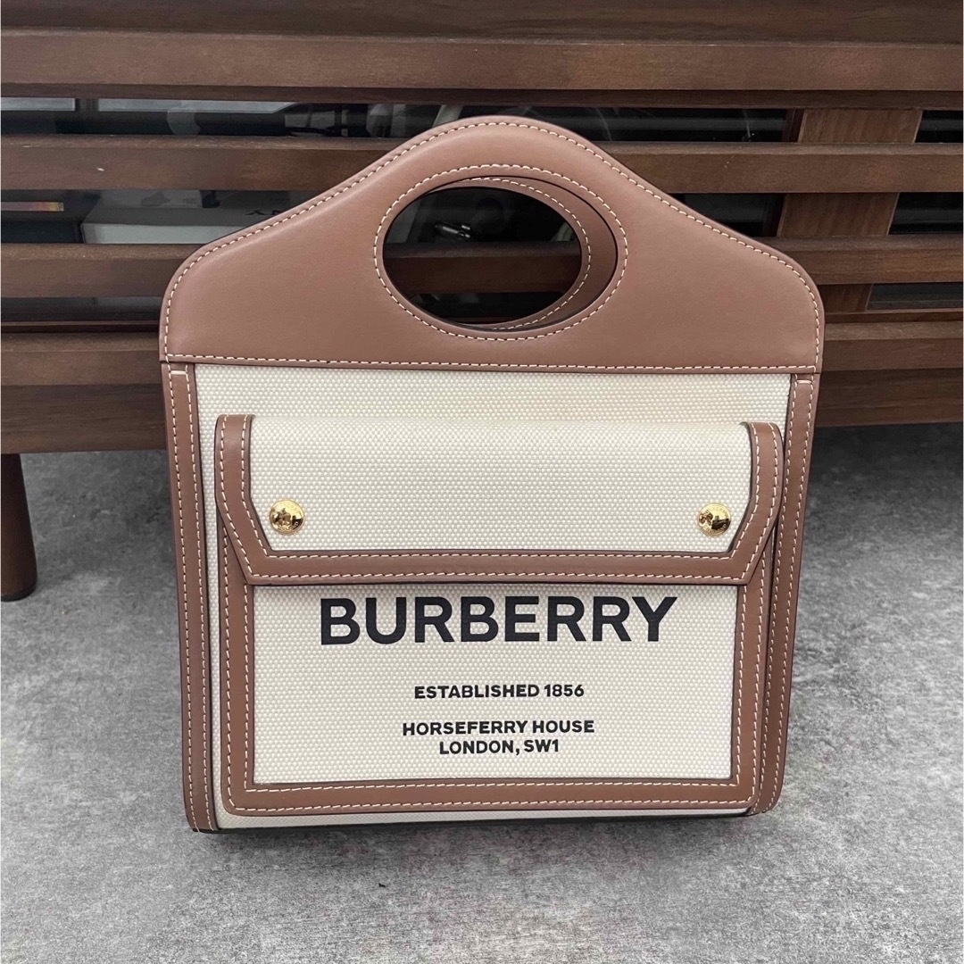 BURBERRY(バーバリー)のBURBERRY ポケットバッグ ミニサイズ レディースのバッグ(ショルダーバッグ)の商品写真