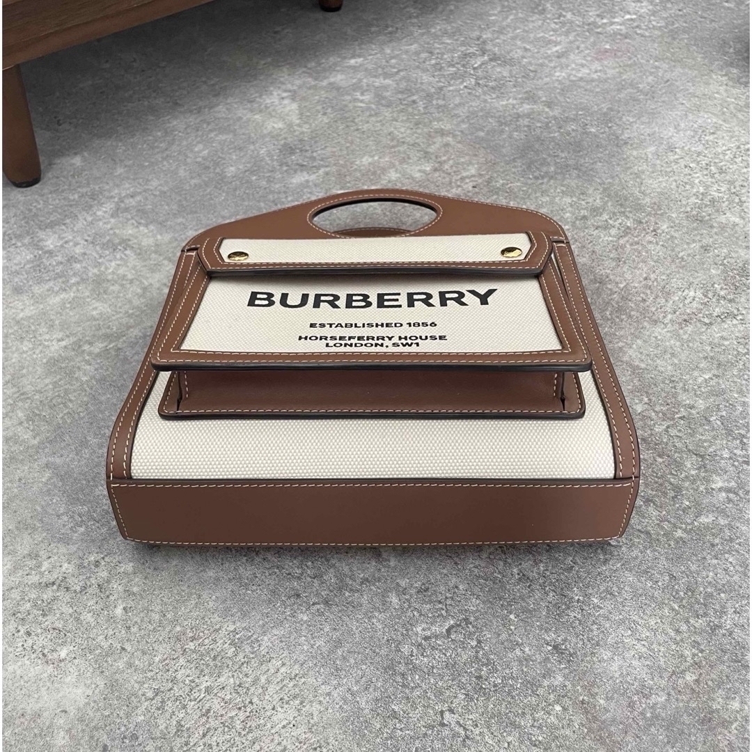 BURBERRY(バーバリー)のBURBERRY ポケットバッグ ミニサイズ レディースのバッグ(ショルダーバッグ)の商品写真