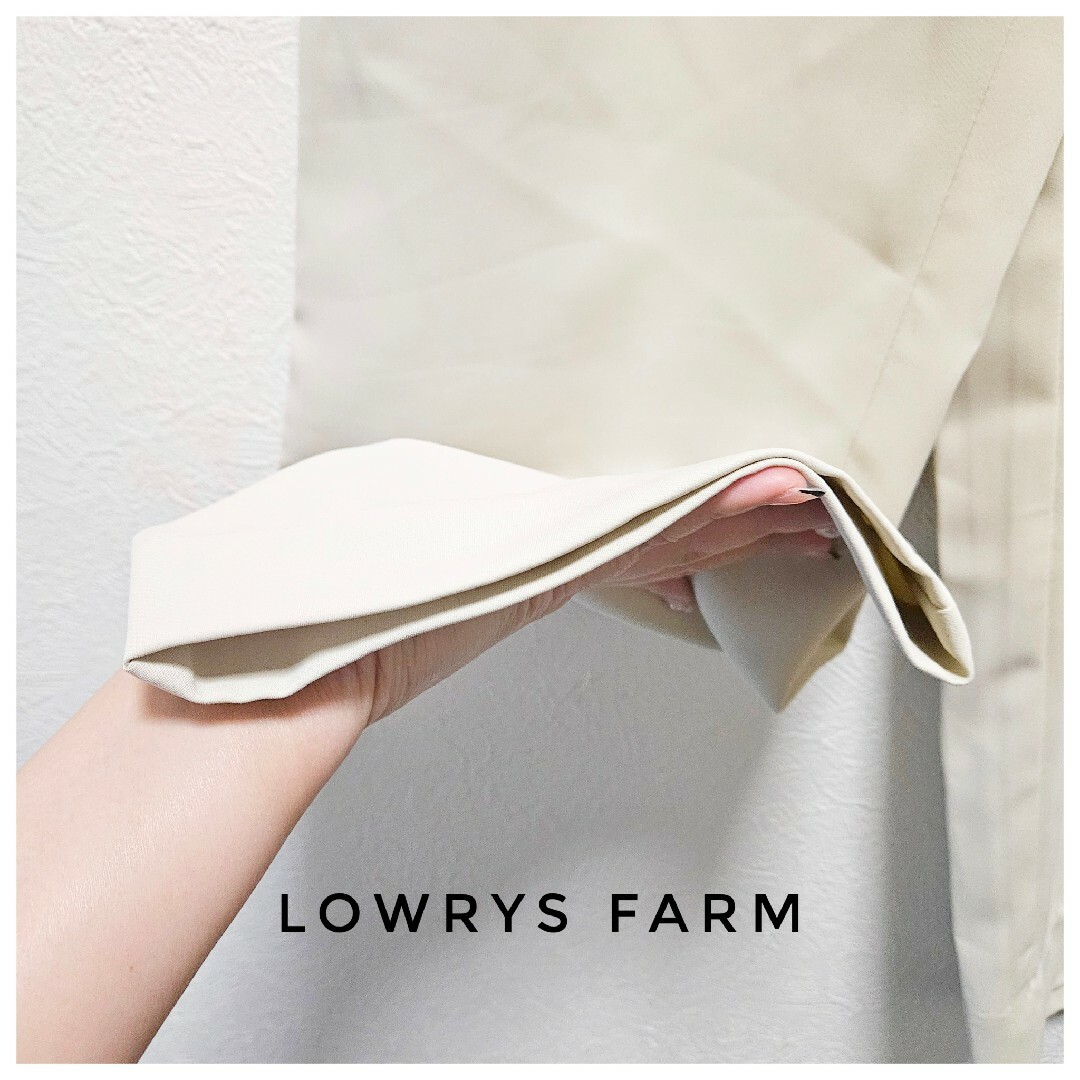 LOWRYS FARM(ローリーズファーム)の美品　LOWRYS FARM　スラックス　白　タック　フォーマル　オフィス　M レディースのパンツ(カジュアルパンツ)の商品写真