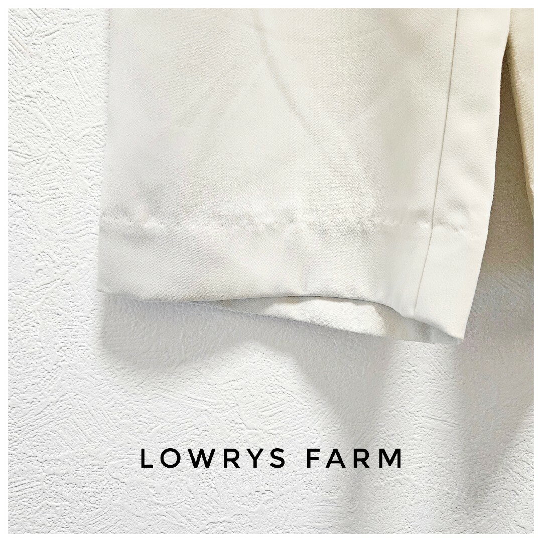 LOWRYS FARM(ローリーズファーム)の美品　LOWRYS FARM　スラックス　白　タック　フォーマル　オフィス　M レディースのパンツ(カジュアルパンツ)の商品写真