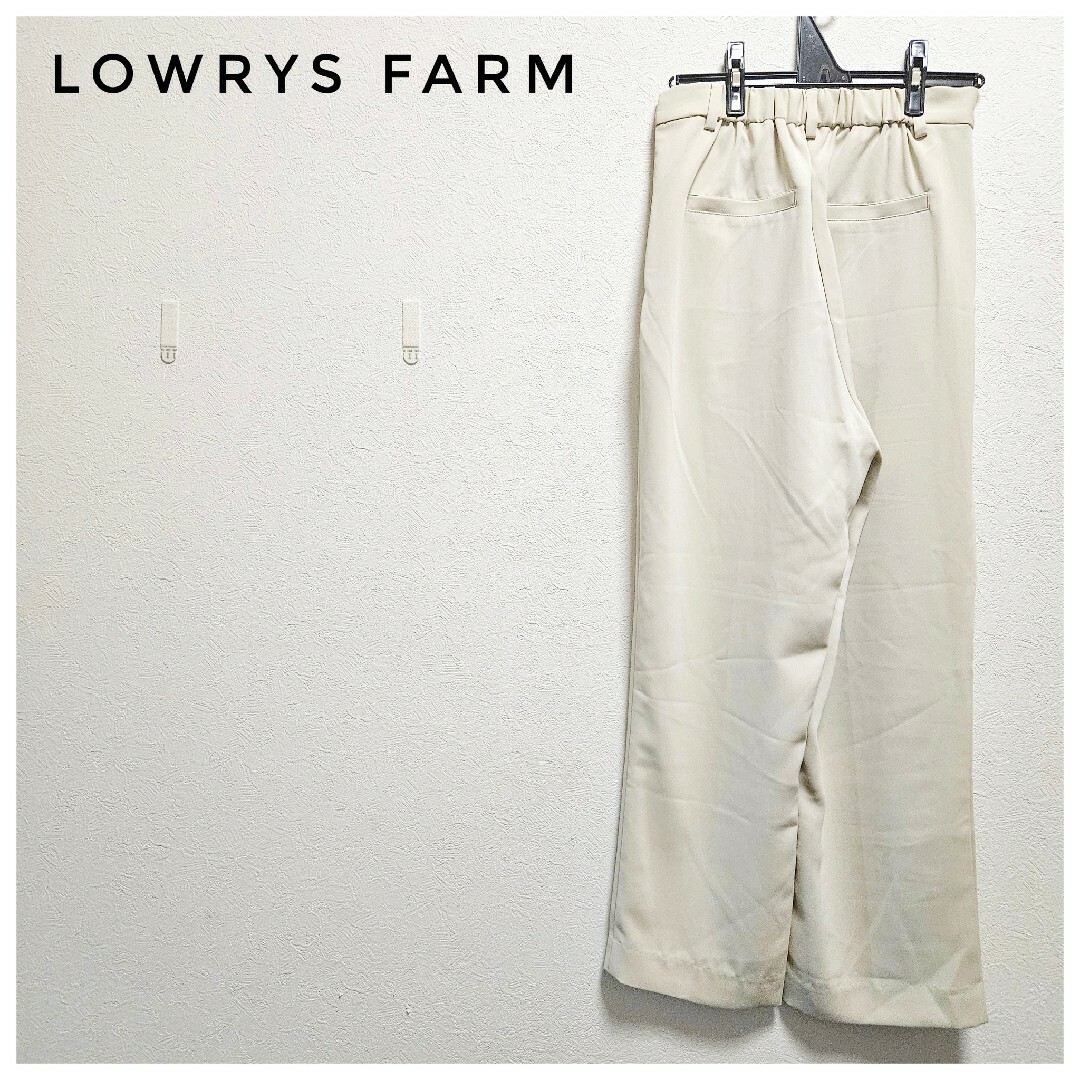 LOWRYS FARM(ローリーズファーム)の美品　LOWRYS FARM　スラックス　白　タック　フォーマル　オフィス　M レディースのパンツ(カジュアルパンツ)の商品写真