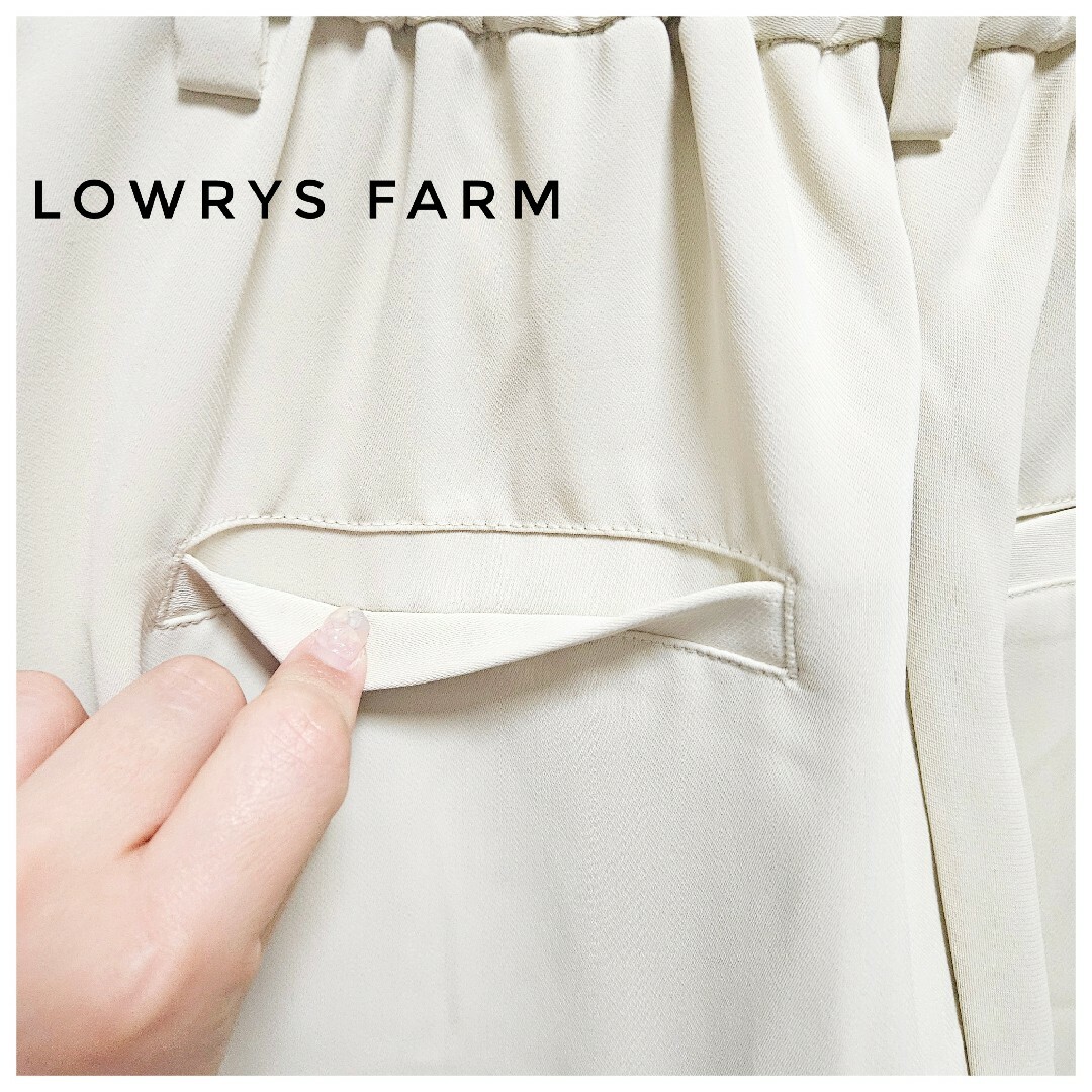 LOWRYS FARM(ローリーズファーム)の美品　LOWRYS FARM　スラックス　白　タック　フォーマル　オフィス　M レディースのパンツ(カジュアルパンツ)の商品写真