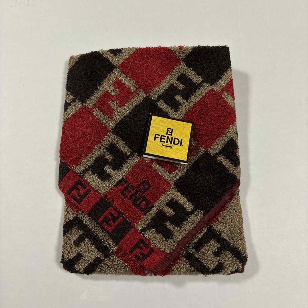 FENDI - FENDIシルク混ハンカチ赤の通販 by COCO's shop FENDI - FENDIシルク混ハンカチ赤の通販 by COCO's shop