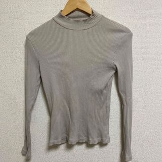 ユニクロ(UNIQLO)のUNIQLO リブハイネックT ベージュ(Tシャツ(長袖/七分))