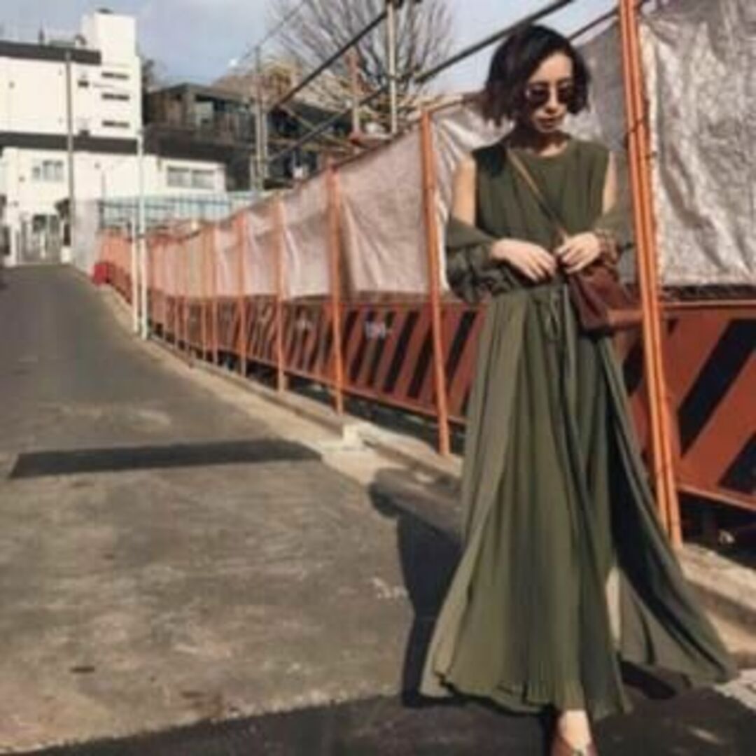 Ameri VINTAGE(アメリヴィンテージ)のAmeri FRONT PLEATS LONG DRESS  レディースのワンピース(ロングワンピース/マキシワンピース)の商品写真