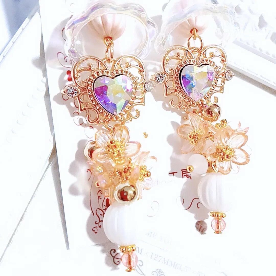 【土日限定100円引風鈴ガラスドームLOVEハートジャラジャラピアス/イヤリング ハンドメイドのアクセサリー(ピアス)の商品写真