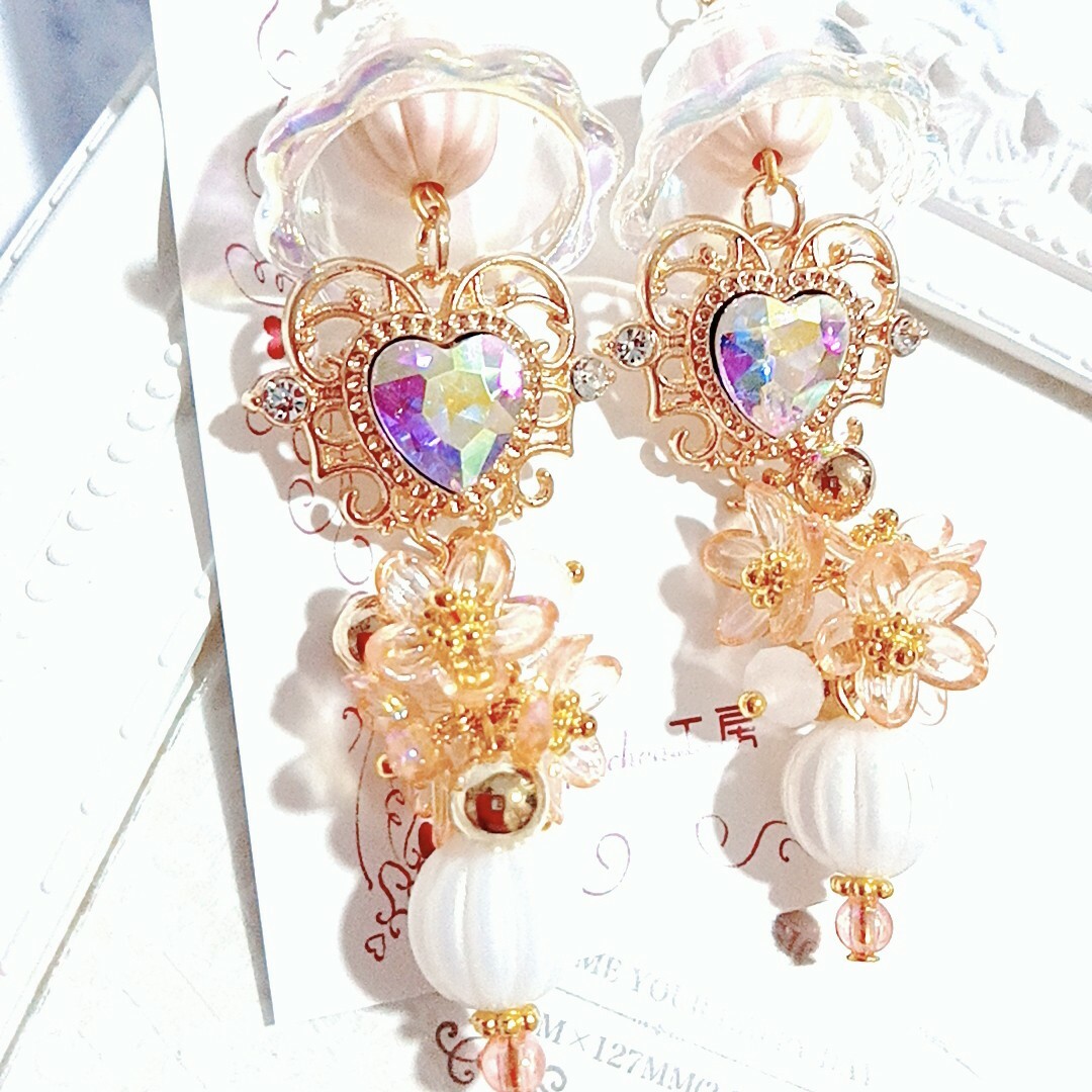 【土日限定100円引風鈴ガラスドームLOVEハートジャラジャラピアス/イヤリング ハンドメイドのアクセサリー(ピアス)の商品写真