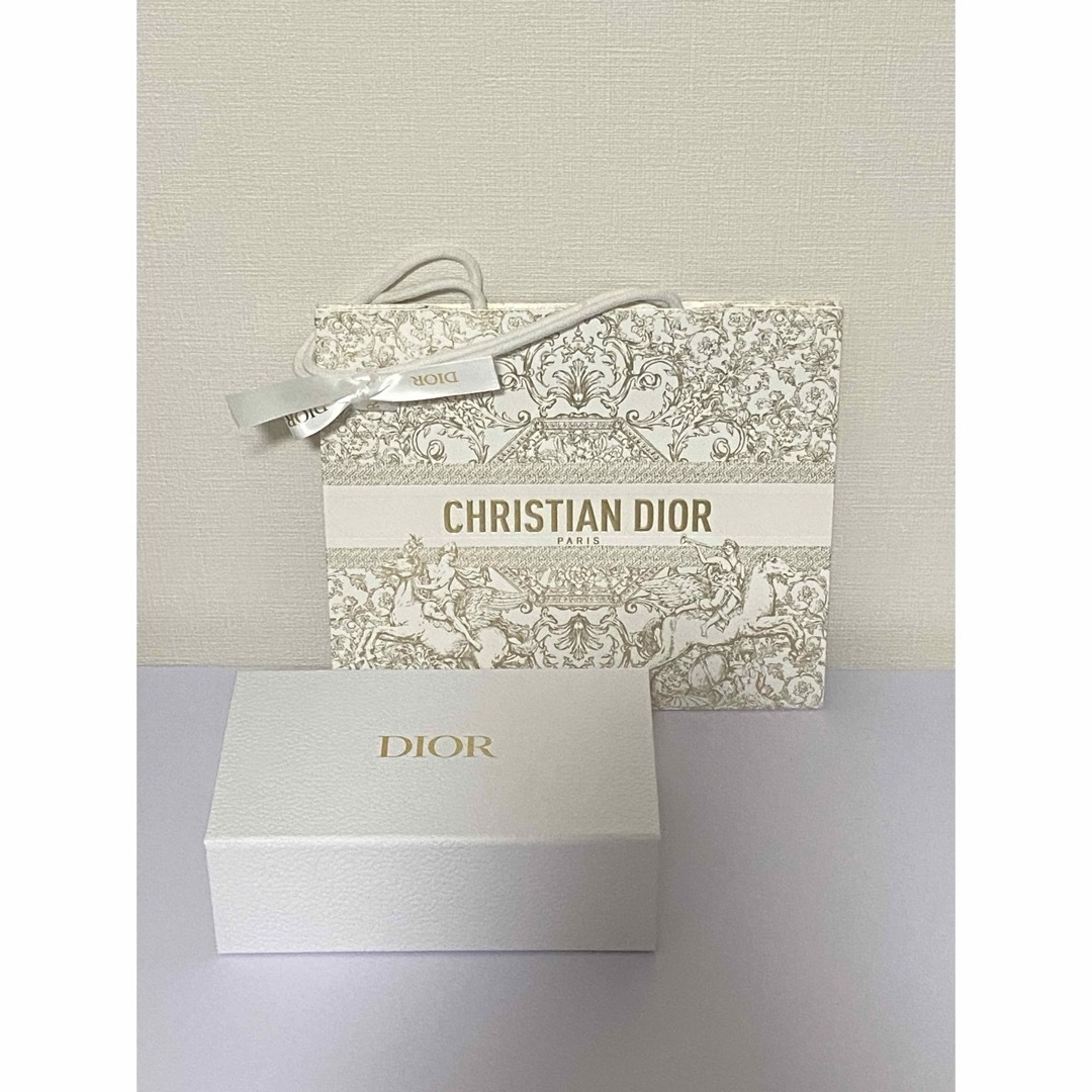 Christian Dior(クリスチャンディオール)のDior ホリデー 限定ショッパー 紙袋 箱 レディースのバッグ(ショップ袋)の商品写真