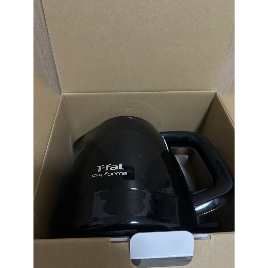 T-fal(ティファール)のティファール T-fal パフォーマ ブラック 電気ケトル0.8L コンパクト  スマホ/家電/カメラの生活家電(電気ケトル)の商品写真