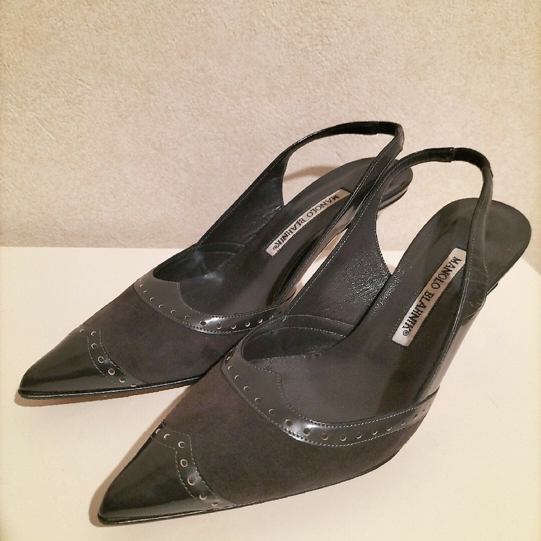 MANOLO BLAHNIK(マノロブラニク)の美品　試着程度　MANOLO BLAHNIK ポインテッドトゥ　パンプス レディースの靴/シューズ(ハイヒール/パンプス)の商品写真