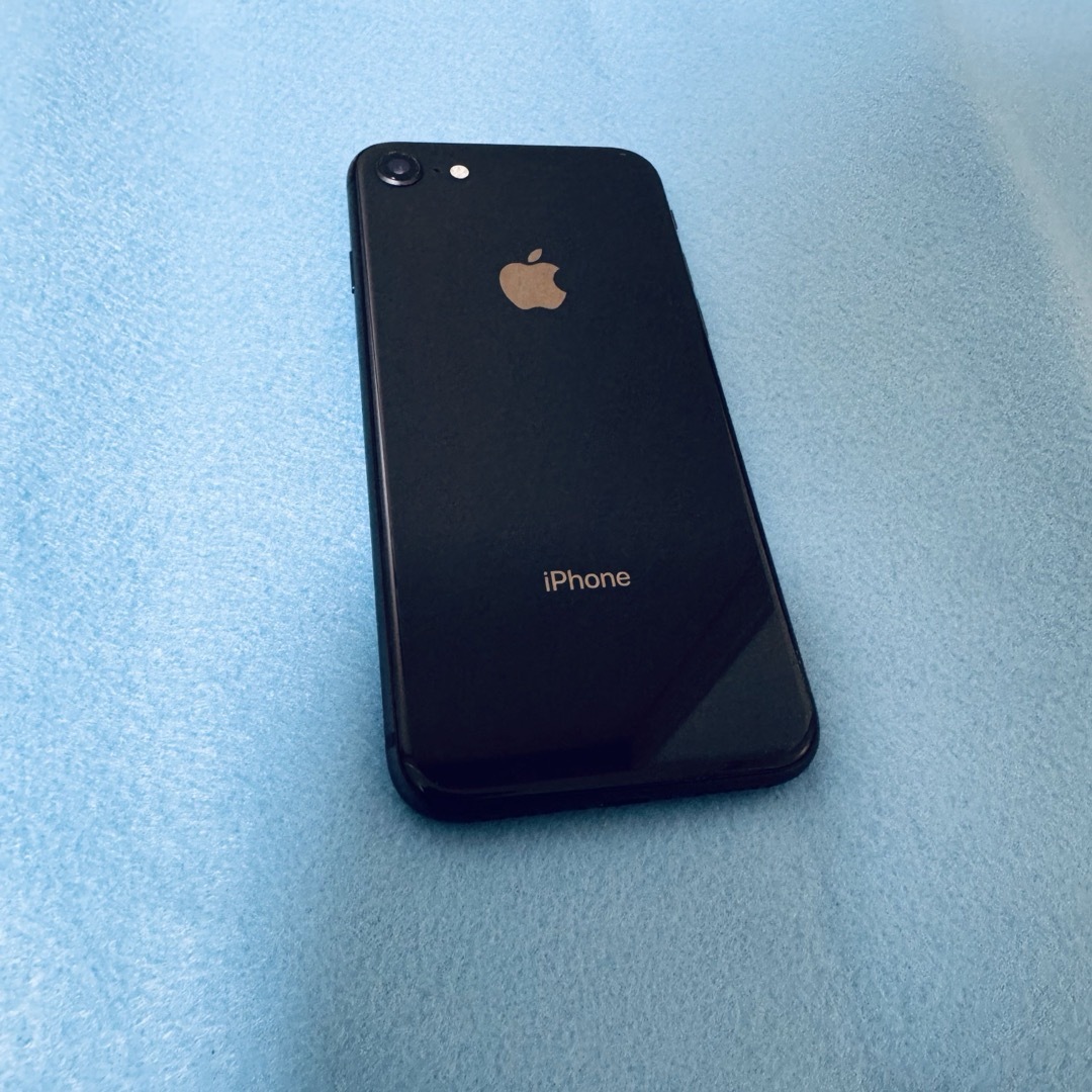 iPhone(アイフォーン)の2) iPhone8【送料無料】SIMフリー 64GB ブラック スマホ/家電/カメラのスマートフォン/携帯電話(スマートフォン本体)の商品写真