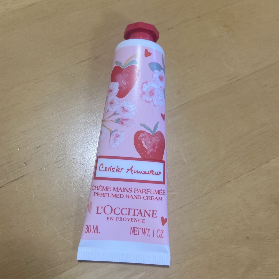 L'OCCITANE(ロクシタン)のロクシタン　チェリーストロベリーハンドクリーム30ML コスメ/美容のボディケア(ハンドクリーム)の商品写真