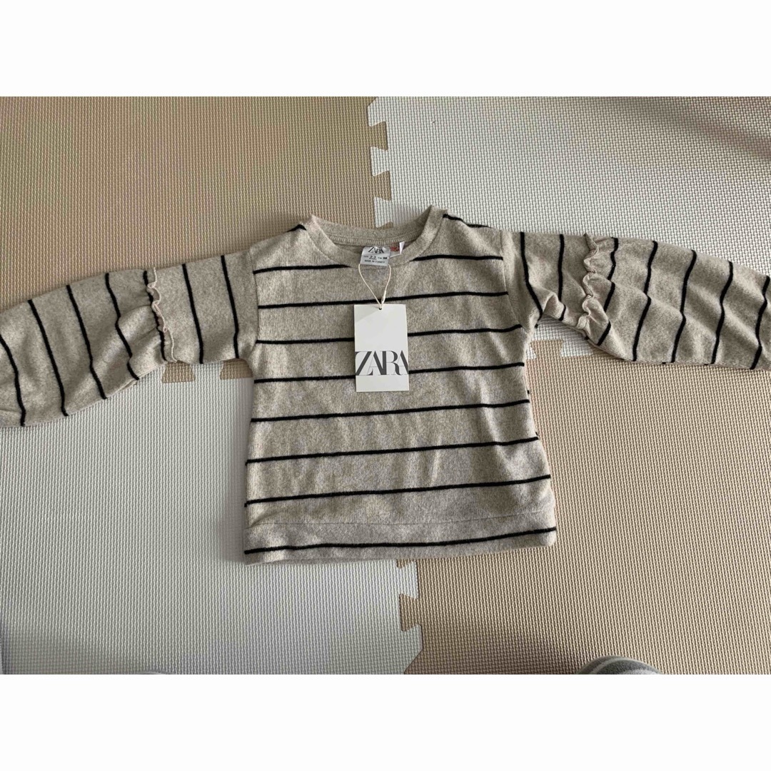 ZARA KIDS(ザラキッズ)の新品 zarababy 98cm ベージュ ぽわん袖 ボーダーニット セーター  キッズ/ベビー/マタニティのキッズ服女の子用(90cm~)(ニット)の商品写真