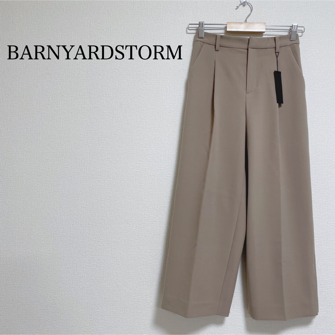 BARNYARDSTORM(バンヤードストーム)の【新品タグ付】BARNYARDSTORM裾ボタンセミワイドパンツ　ベージュ　1 レディースのパンツ(カジュアルパンツ)の商品写真