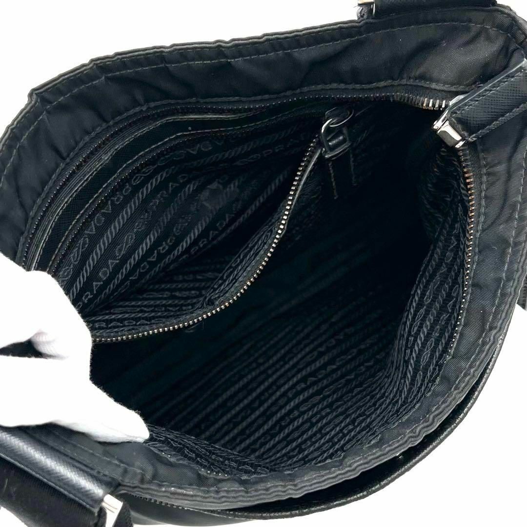 PRADA(プラダ)の《美品》現行PRADA三角ロゴ サフィアーノレザー ショルダーバッグ サコッシュ メンズのバッグ(ショルダーバッグ)の商品写真