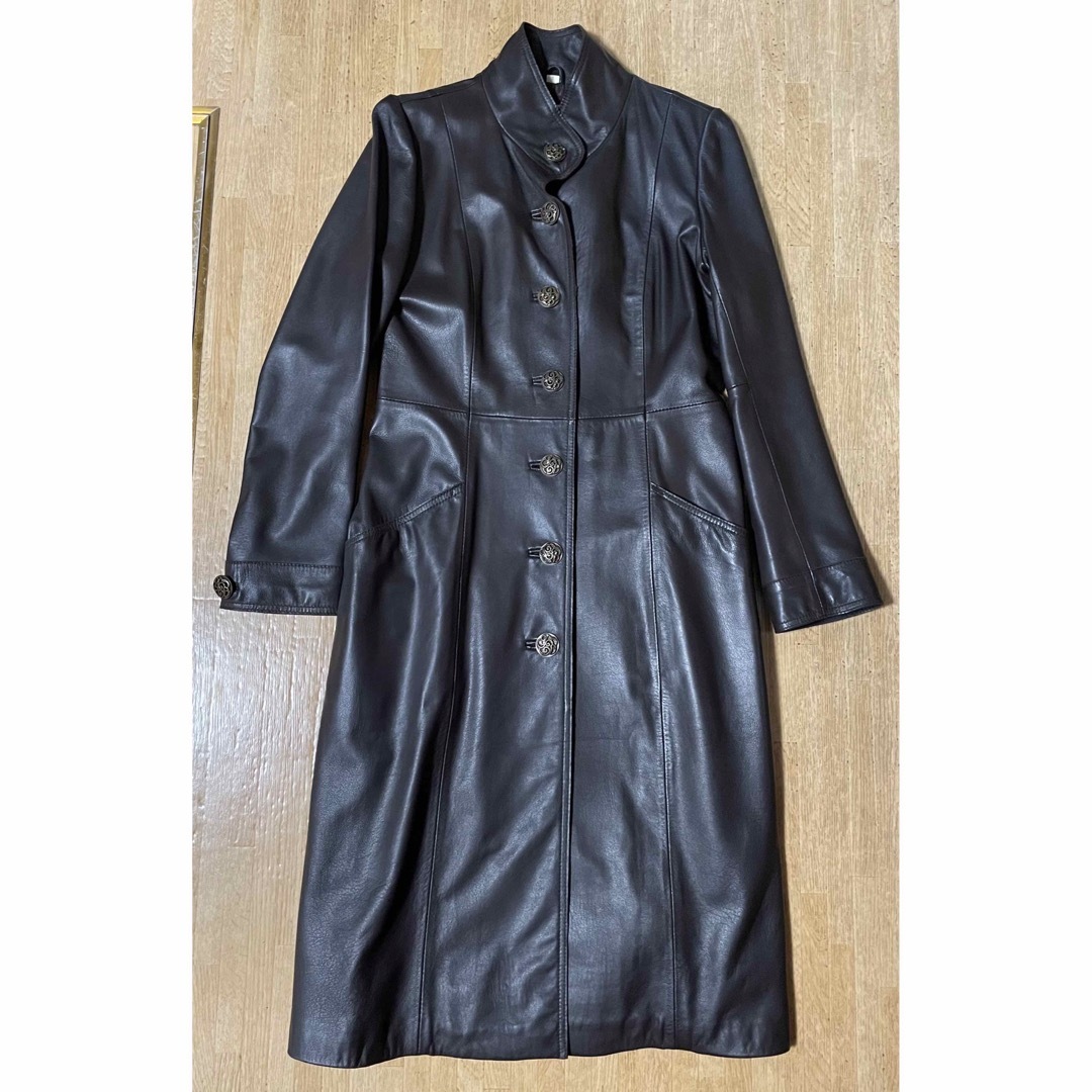 LEONARD(レオナール)のMIA CARNA 本革 ラムレザー 立ち襟 ロングコート レディースのジャケット/アウター(ロングコート)の商品写真