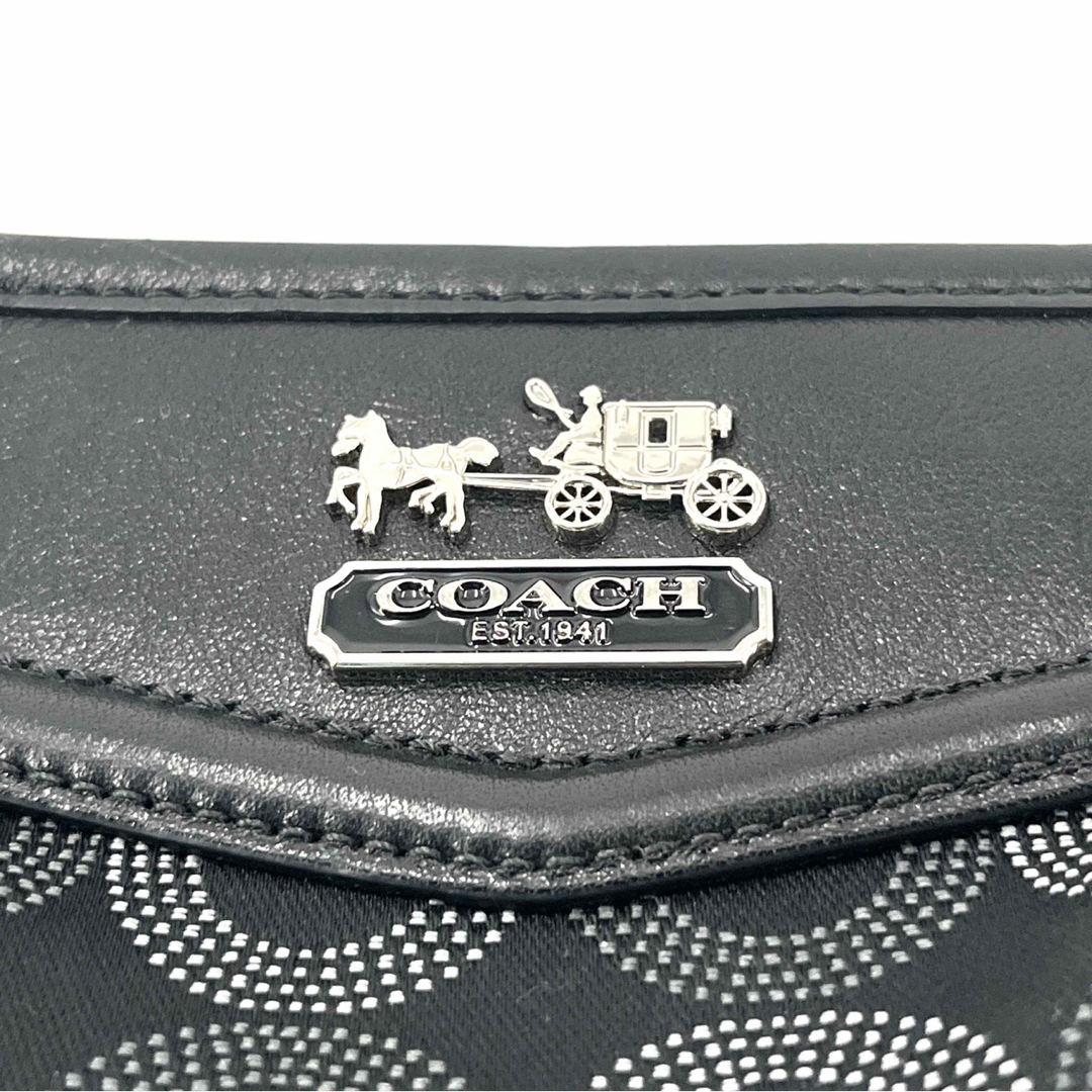 COACH(コーチ)の美品　コーチ　アクセサリーポーチ　バニティ　ミニハンドバッグ　チャーム　ブラック レディースのファッション小物(ポーチ)の商品写真