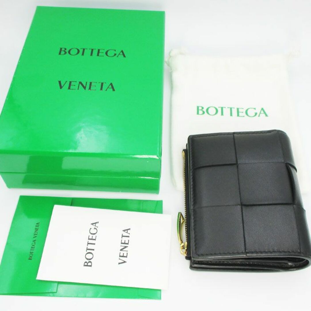 Bottega Veneta(ボッテガヴェネタ)のボッテガヴェネタ イントレ スモール カセット 二つ折りファスナーウォレット 黒 レディースのファッション小物(財布)の商品写真