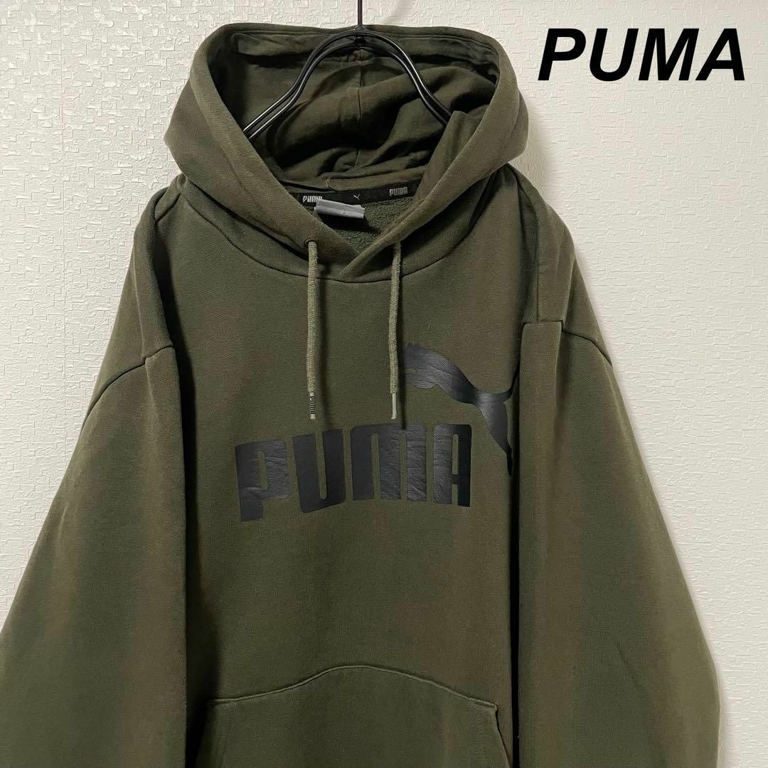 PUMA(プーマ)のPUMA/プーマ スウェット パーカー カーキ 緑 プリント デカロゴ メンズのトップス(パーカー)の商品写真