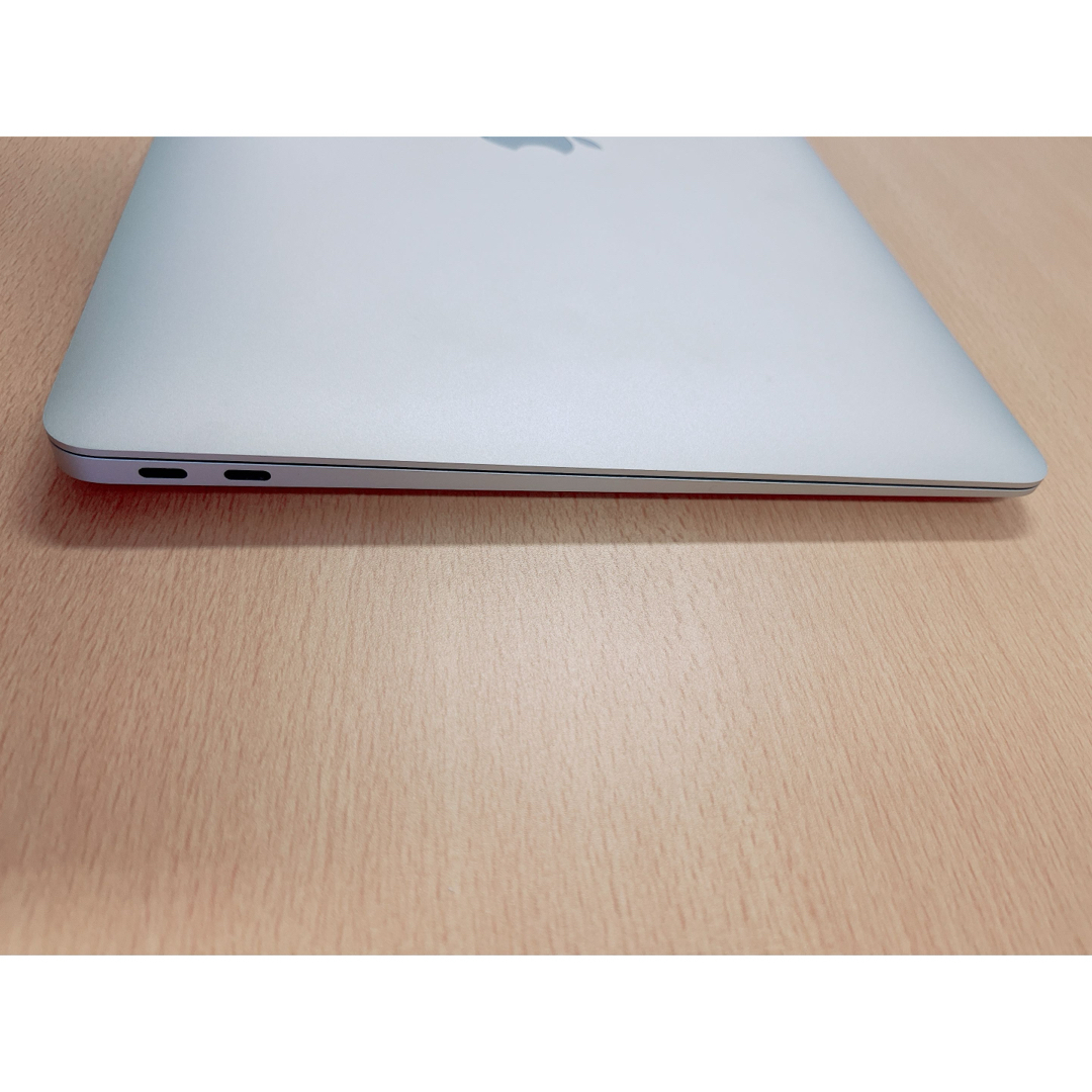 Apple(アップル)の美品！MacBook Air 2020 M1 8GB 256GB 13㌅シルバー スマホ/家電/カメラのPC/タブレット(ノートPC)の商品写真