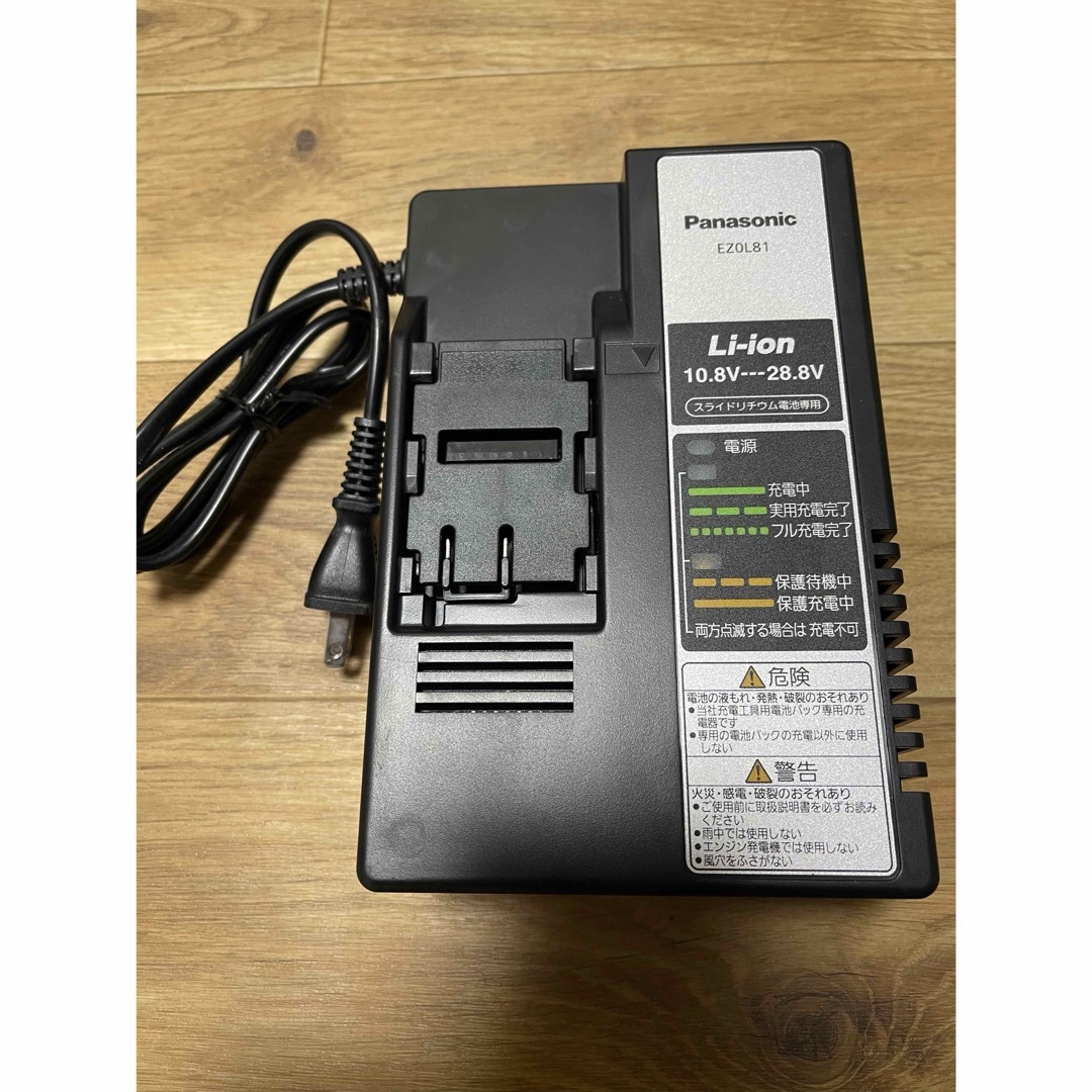 Panasonic(パナソニック)のパナソニック 急速充電器 EZ0L81 ④ スポーツ/アウトドアの自転車(工具/メンテナンス)の商品写真