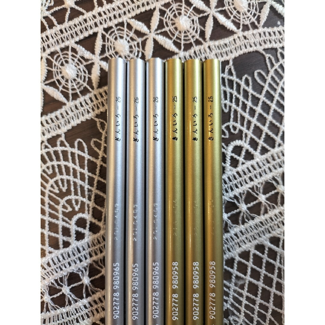 三菱鉛筆(ミツビシエンピツ)の三菱色鉛筆　金色　銀色　ゴールド　シルバー　5本 エンタメ/ホビーのアート用品(色鉛筆)の商品写真