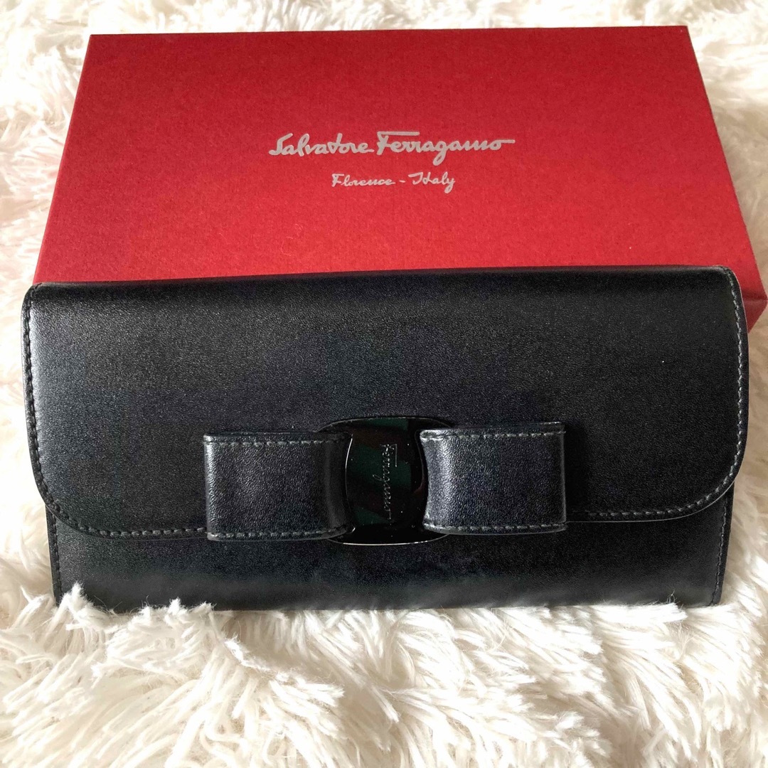 Salvatore Ferragamo(サルヴァトーレフェラガモ)の★サルヴァトーレフェラガモ★長財布★ヴァラ★レザー★ブラック★黒★ レディースのファッション小物(財布)の商品写真