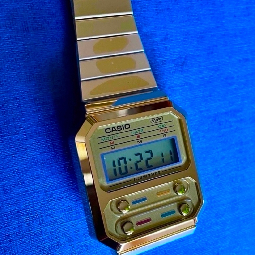 CASIO(カシオ)のカシオ デジタル腕時計　新品　ステンレススチールゴールド　希少並行輸入モデル メンズの時計(腕時計(デジタル))の商品写真