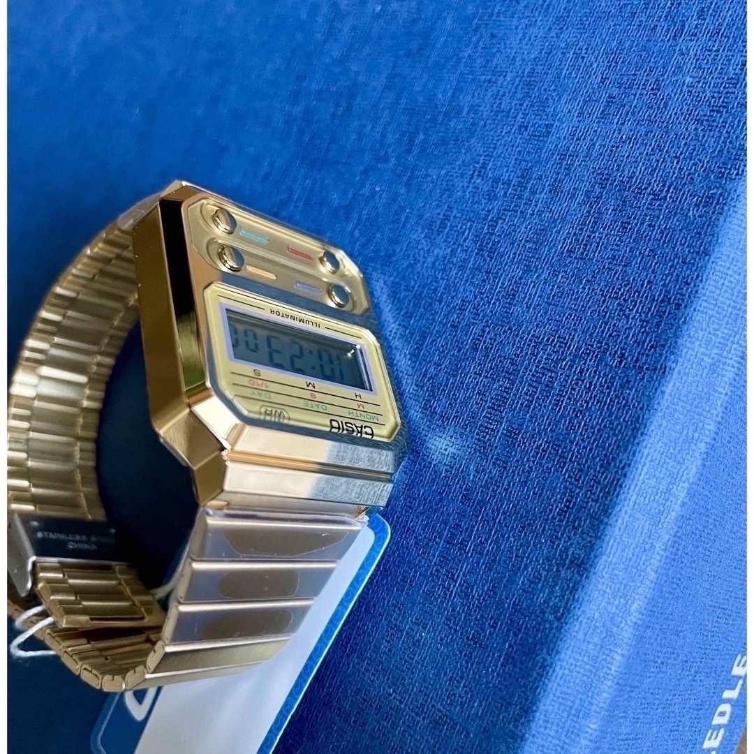 CASIO(カシオ)のカシオ デジタル腕時計　新品　ステンレススチールゴールド　希少並行輸入モデル メンズの時計(腕時計(デジタル))の商品写真