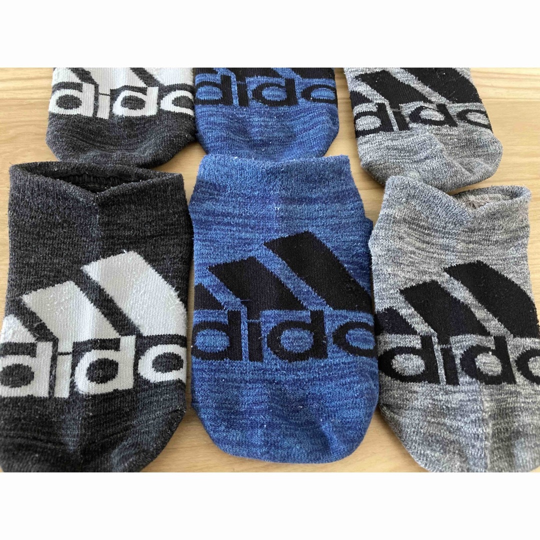 adidas(アディダス)のアディダス　キッズ　靴下　ソックス　3足セット　17〜18cm 男の子 キッズ/ベビー/マタニティのこども用ファッション小物(靴下/タイツ)の商品写真