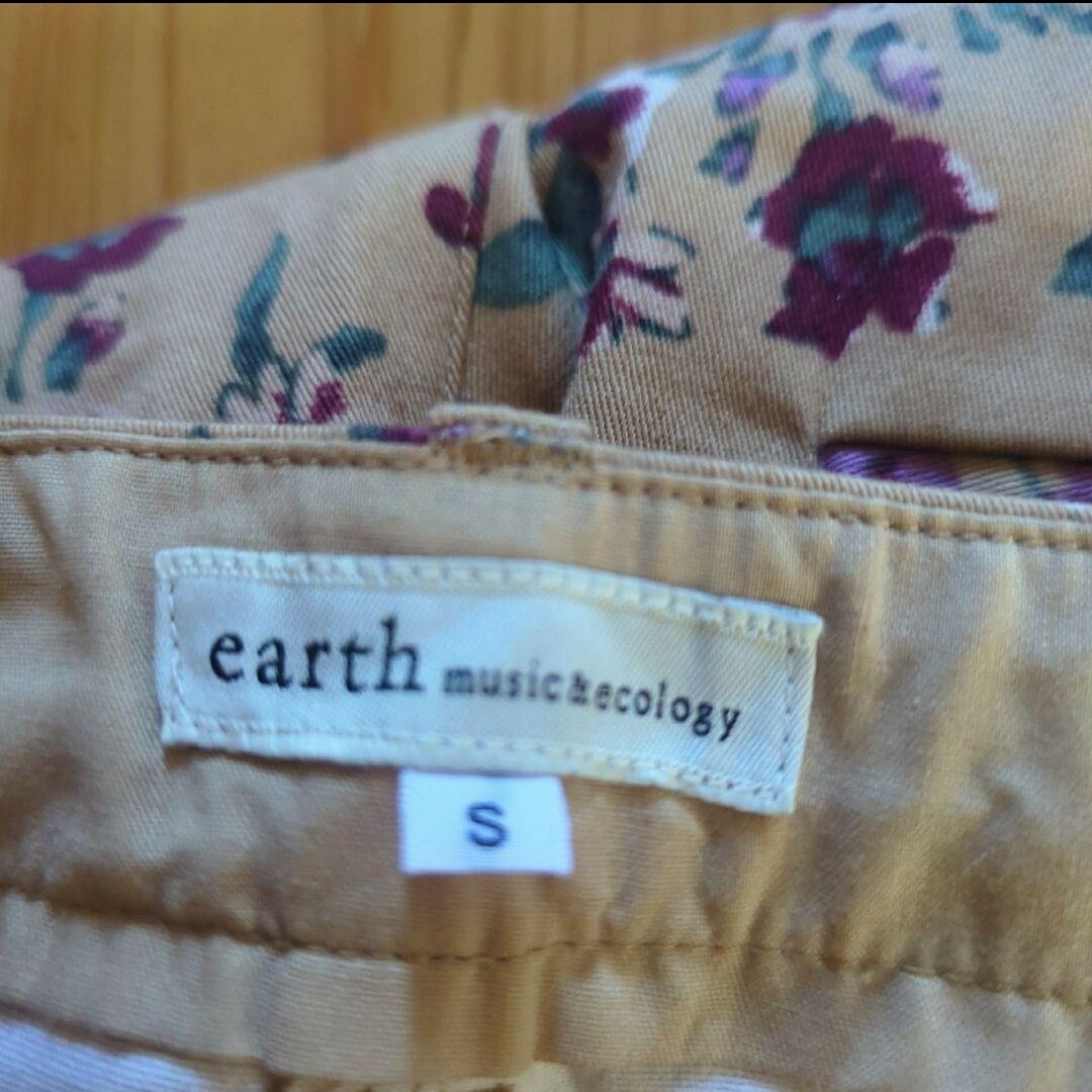 earth music & ecology(アースミュージックアンドエコロジー)の新品 未使用 earth music&ecology テーパードパンツ Sサイズ レディースのパンツ(その他)の商品写真
