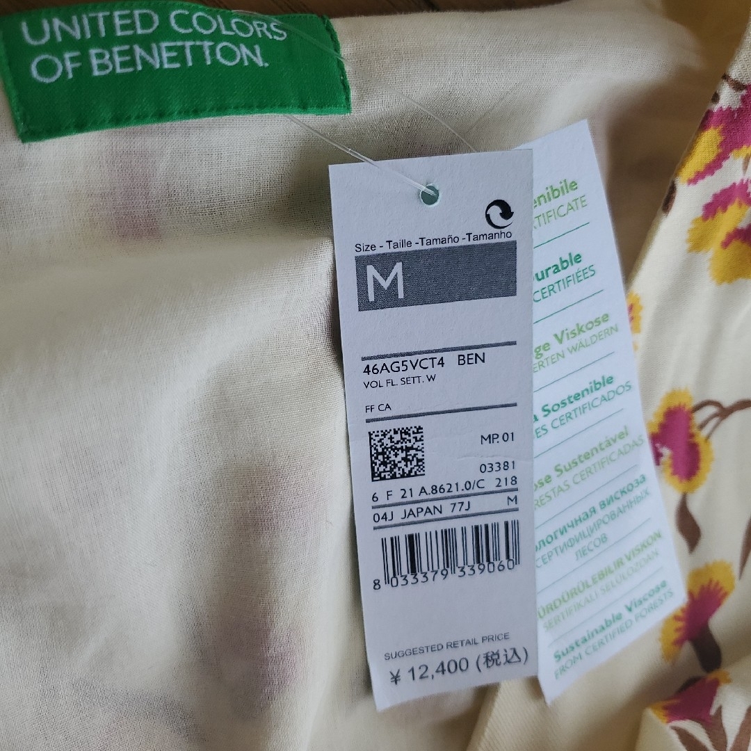 BENETTON(ベネトン)の【値下げ】【新品未使用】定価12400円　ベネトン花柄ワンピース レディースのワンピース(ひざ丈ワンピース)の商品写真