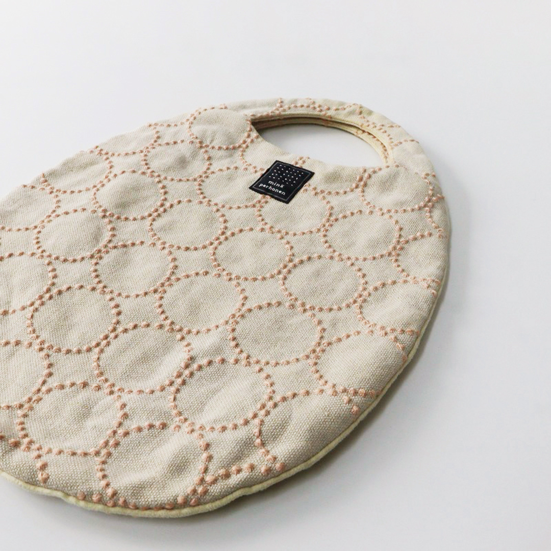 mina perhonen(ミナペルホネン)のミナペルホネン mina perhonen tambourine 刺繍 エッグバッグ/ベージュ egg bag 鞄【2400013769884】 レディースのバッグ(ハンドバッグ)の商品写真