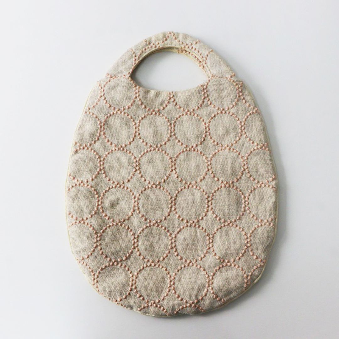 mina perhonen(ミナペルホネン)のミナペルホネン mina perhonen tambourine 刺繍 エッグバッグ/ベージュ egg bag 鞄【2400013769884】 レディースのバッグ(ハンドバッグ)の商品写真