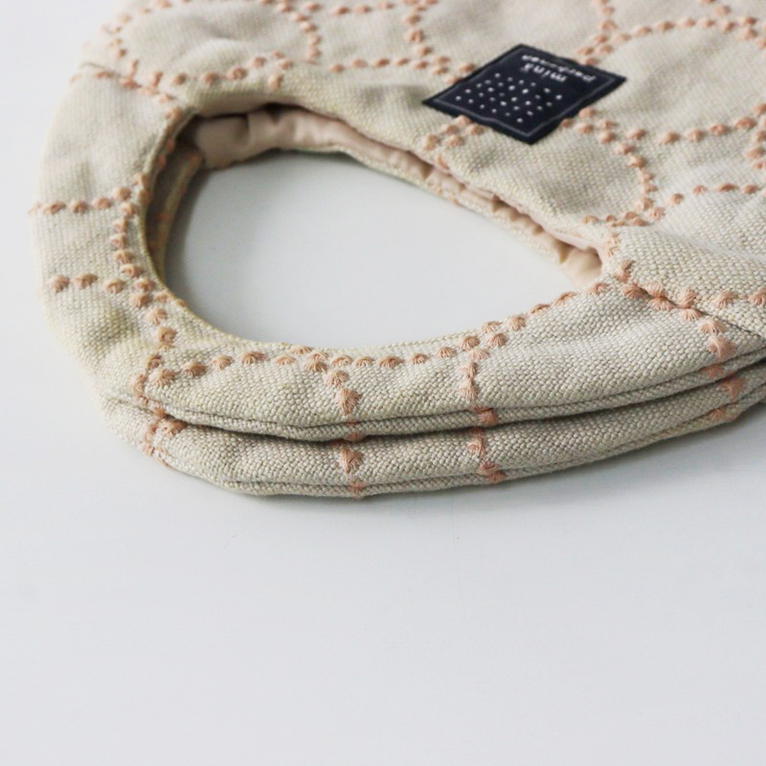 mina perhonen(ミナペルホネン)のミナペルホネン mina perhonen tambourine 刺繍 エッグバッグ/ベージュ egg bag 鞄【2400013769884】 レディースのバッグ(ハンドバッグ)の商品写真