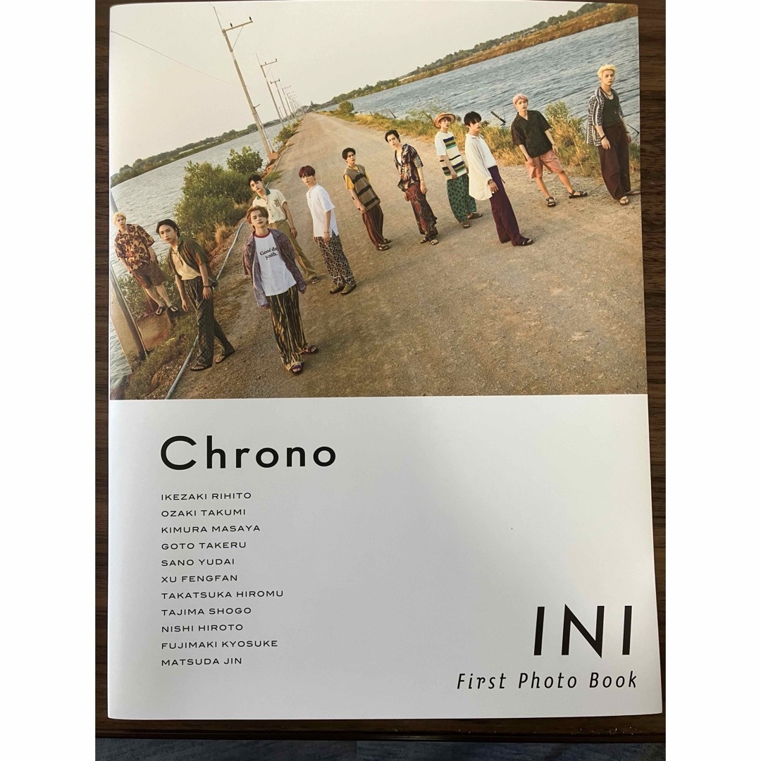 INI(アイエヌアイ)のＩＮＩ　１ｓｔ写真集　Ｃｈｒｏｎｏ エンタメ/ホビーの本(アート/エンタメ)の商品写真