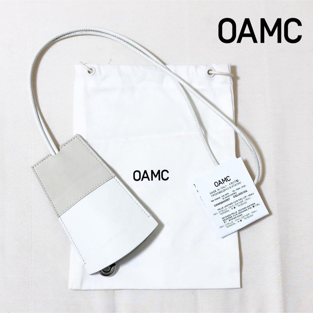 OAMC(オーエーエムシー)のOAMC レザーネックキーホルダー ネックストラップ ホワイト メンズのファッション小物(キーホルダー)の商品写真